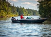 Как выбрать идеальный катер для речной рыбалки: практическое руководство