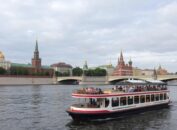 Гул мотора и вид на Кремль: прогулка на речном трамвайчике по Москве-реке